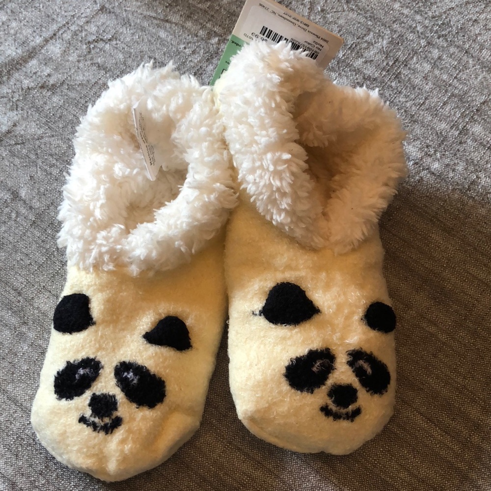 Snuggle feet by GMI kid’s slippers. New with tag.